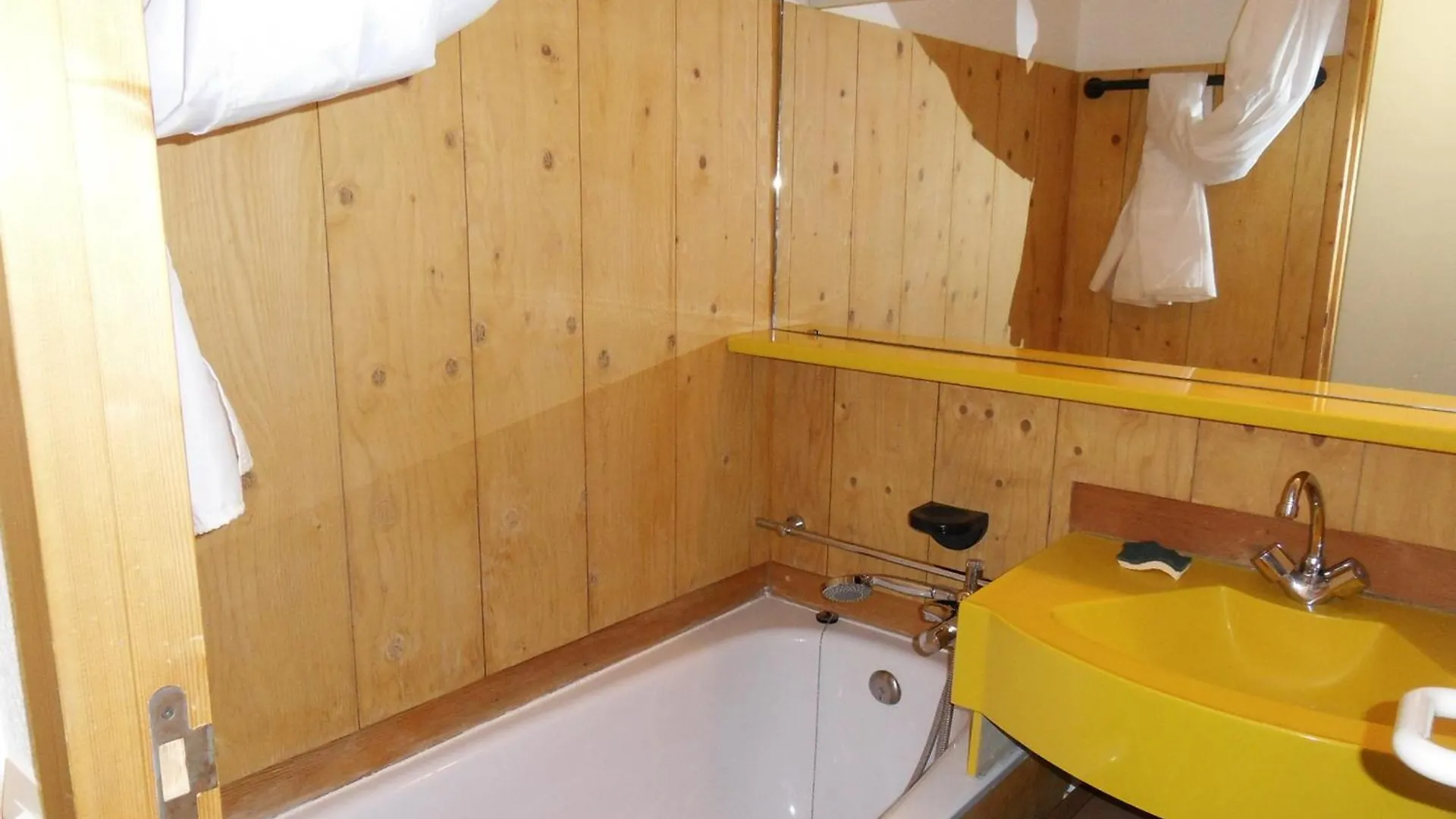 Studio Cabine Au Pied Des Pistes Avec Parking A Belle Plagne - Fr-1-181-2799 La Plagne-Tarentaise Apartment